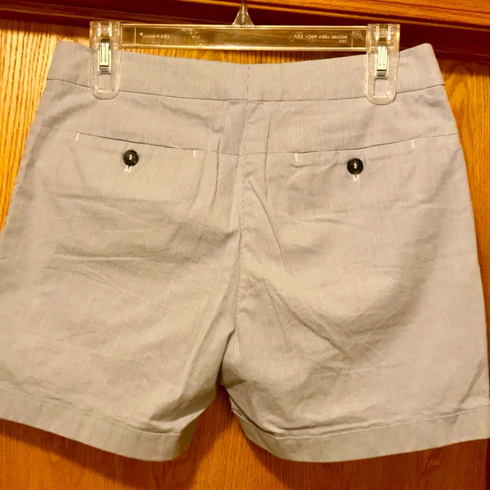 H&M pinstriped modern classic stretch 4” shorts